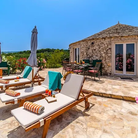 Seaside Family Friendly House With A Swimming Pool Mirca, Brac - 23797 Casa vacanze San Pietro di Brazza