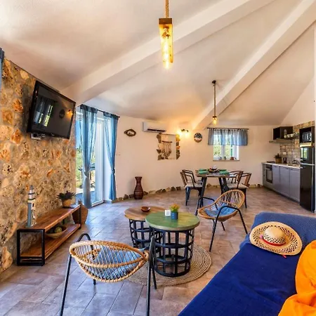 Casa vacanze Seaside Family Friendly House With A Swimming Pool Mirca, Brac - 23797 San Pietro di Brazza