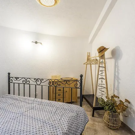 Seaside Family Friendly House With A Swimming Pool Mirca, Brac - 23797