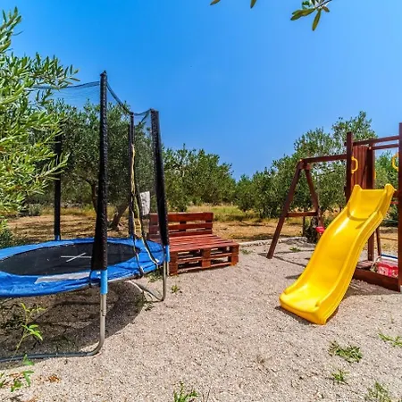 Casa vacanze Seaside Family Friendly House With A Swimming Pool Mirca, Brac - 23797 San Pietro di Brazza